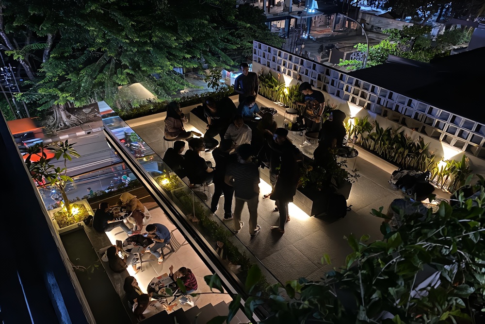 Coin Cafe: Tempat Nongkrong Favorit di Belakang GOR Wijayakusuma